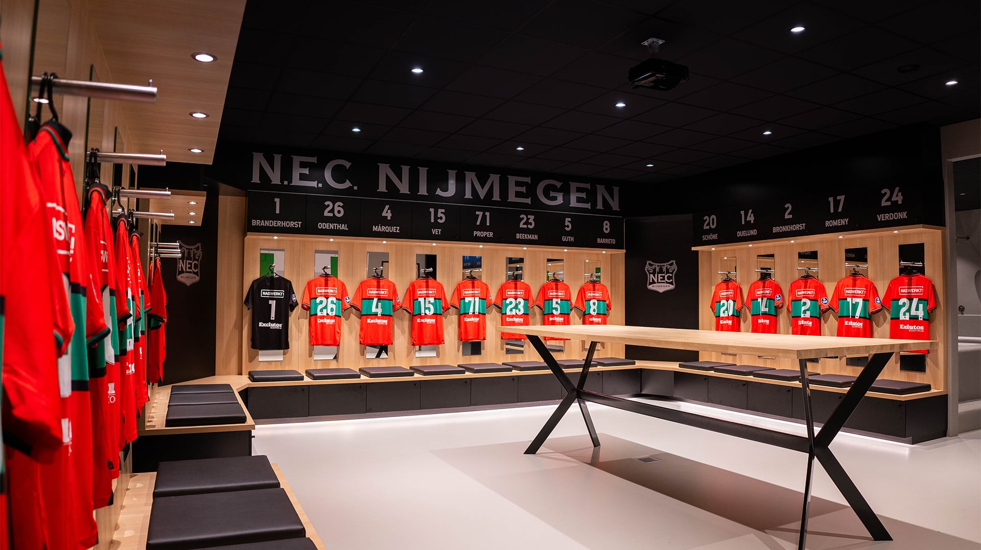 NEC: Kleedkamer en spelershome renovatie