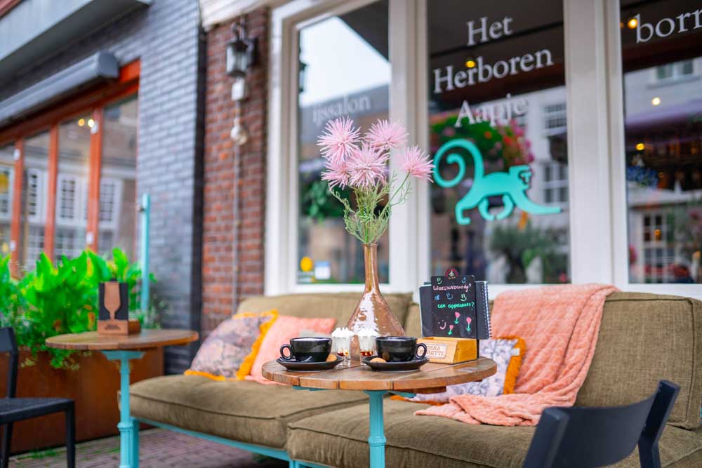 Terras inrichting die het seizoen verlengt en de bezetting verhoogt