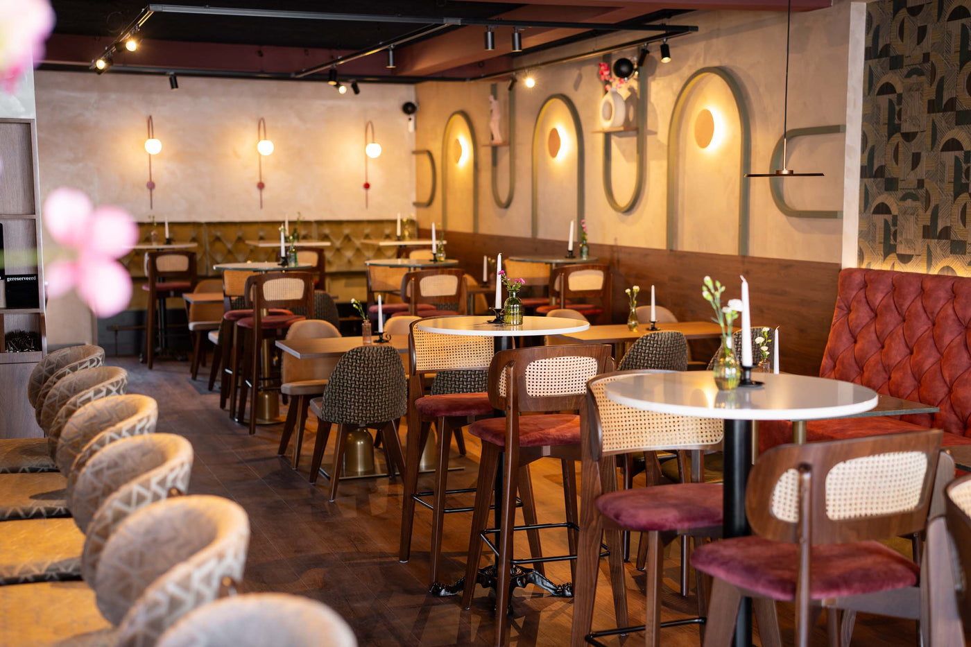Licht als instrument in hospitality: hoe verlichting sfeer en omzet beïnvloedt