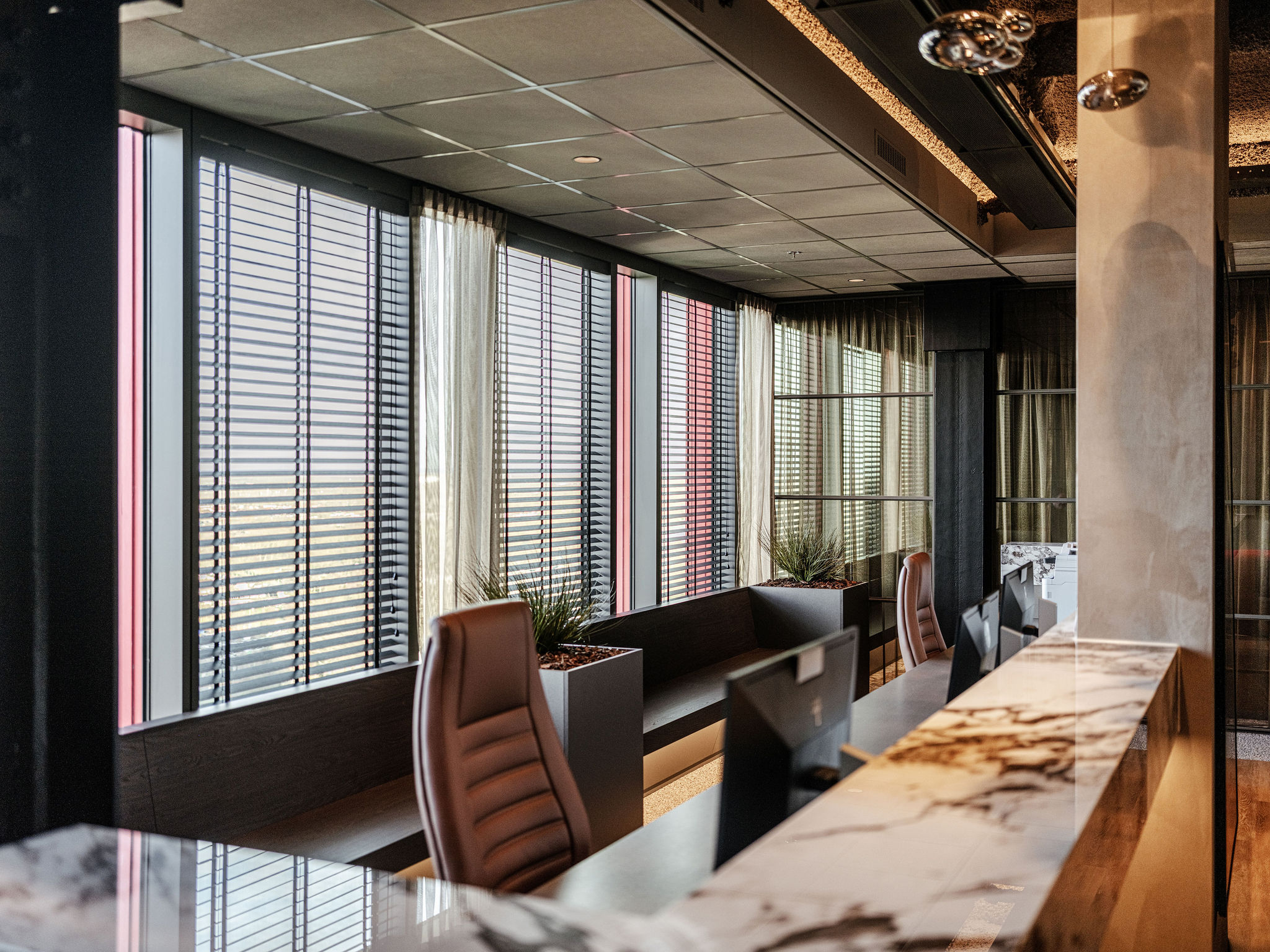 interieurarchitect Wildenberg interieurarchitectuur Benkey Finance Boutique WTC Almere 21e verdieping Leurs interieurbouw