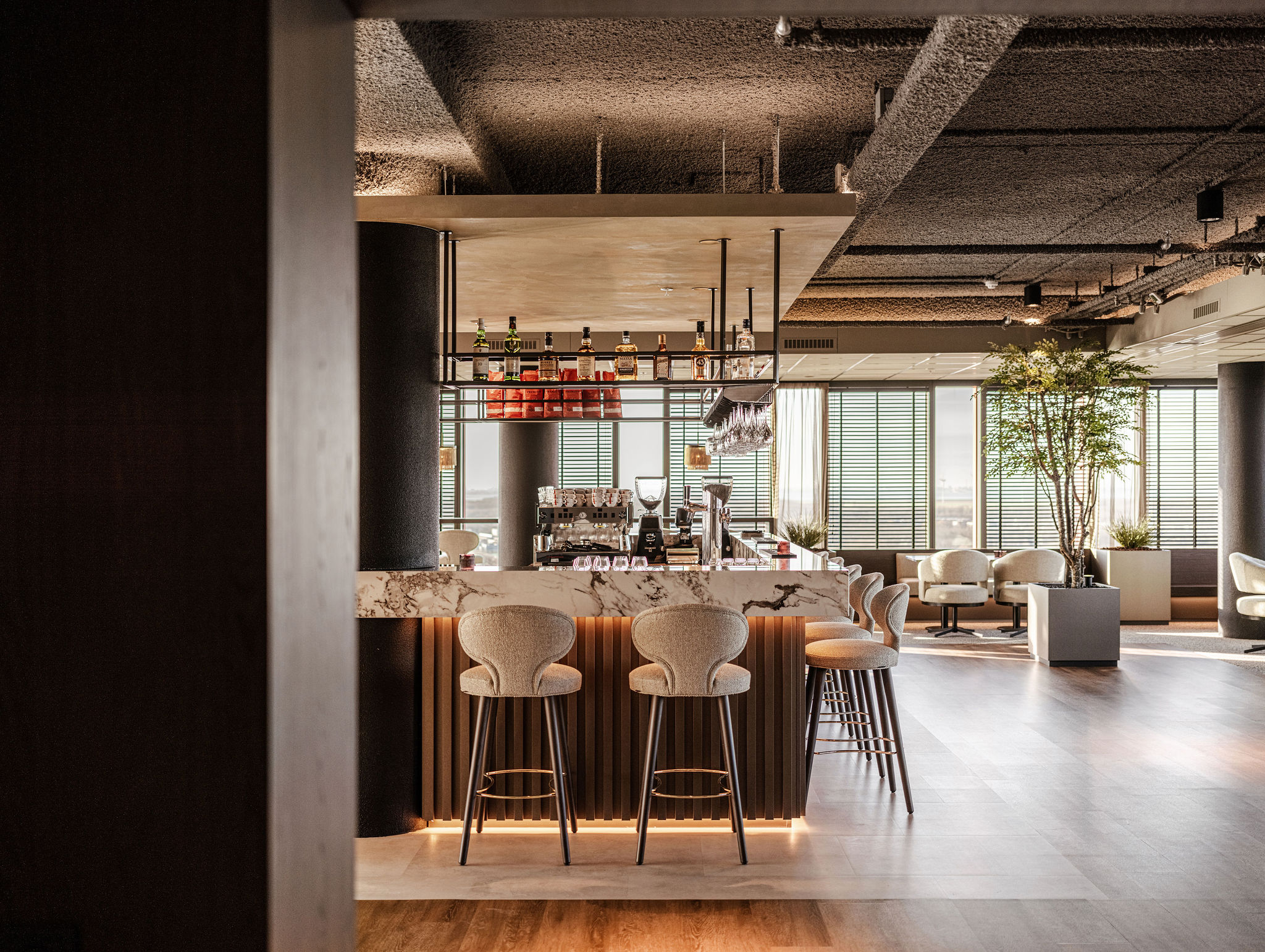 interieurarchitect Wildenberg interieurarchitectuur Benkey WTC Almere 21e verdieping We Complete Liviza sky bar